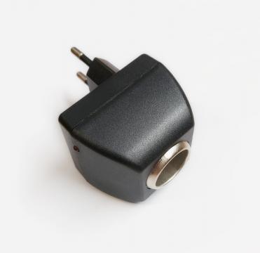 Adaptor 220V - 12V cu priza auto