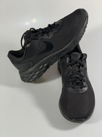 Adidasi Nike Revolution 6 marimea 42 si 42,5 barbat