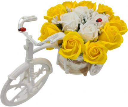 Aranjament floral trandafiri galben Bicicleta cu flori