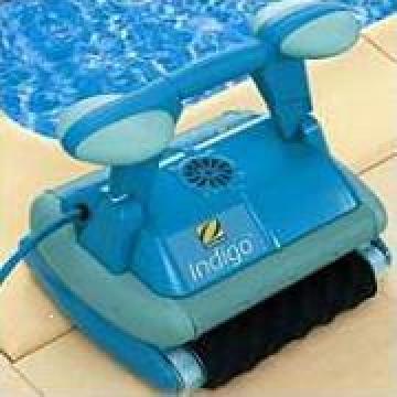 Aspirator robot pentru piscine