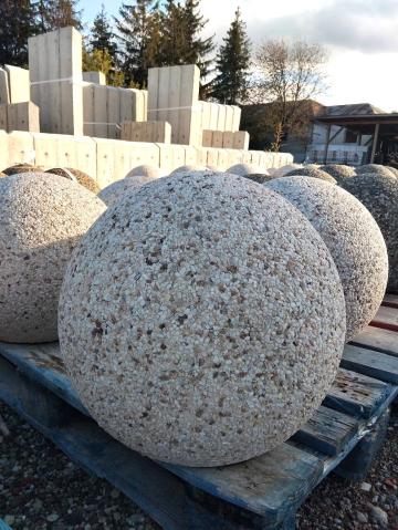Bolard alb din beton rotund - sferic cu piatra naturala