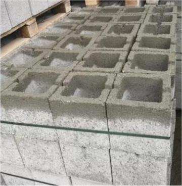 Boltari din beton pentru stalpi 20x20x20