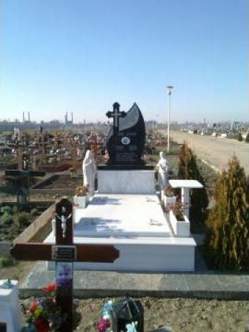 Bordura marmura cu monument funerar