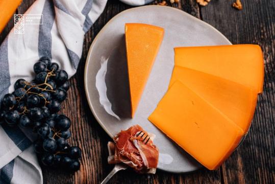 Branza maturata Cheddar - Karpaten Milk 250 g