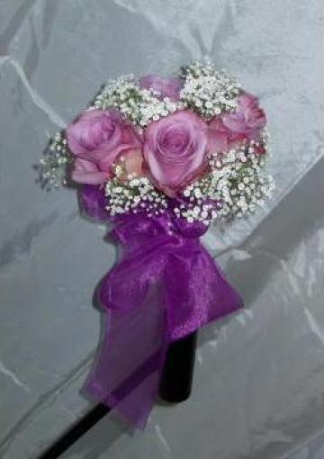 Buchet din trandafiri violet pentru mireasa/nasa