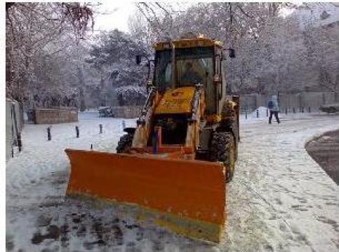 Buldoexcavator JCB 3cx pentru deszapezire