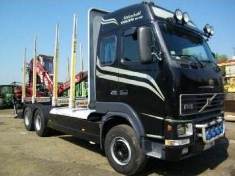 Camion transport busteni Volvo