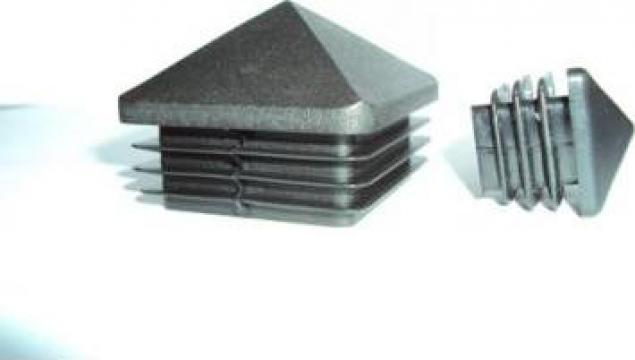 Capac plastic piramida