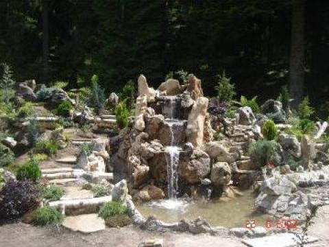 Cascade piatra rustica, lacuri, paraiase