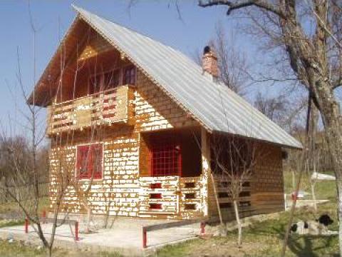 Case cu structura de lemn