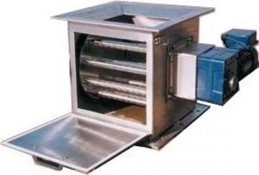 Caseta cu colivie magnetica rotativa