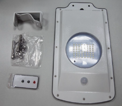 Corp compact iluminat solar-LED 8 W cu detector de miscare
