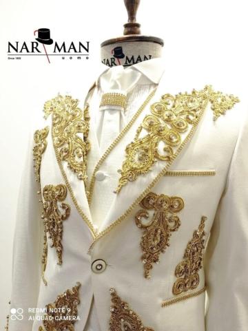 Costum alb pentru mire/ginere cu aplicatii brodate