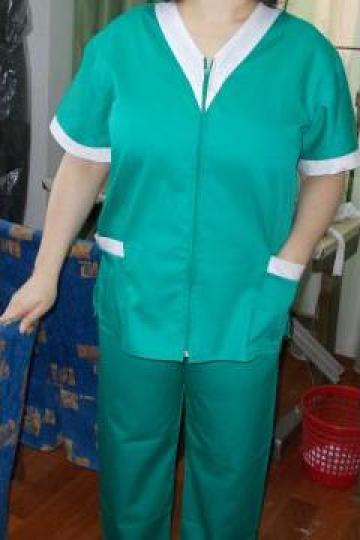 Costum asistenta medicala verde