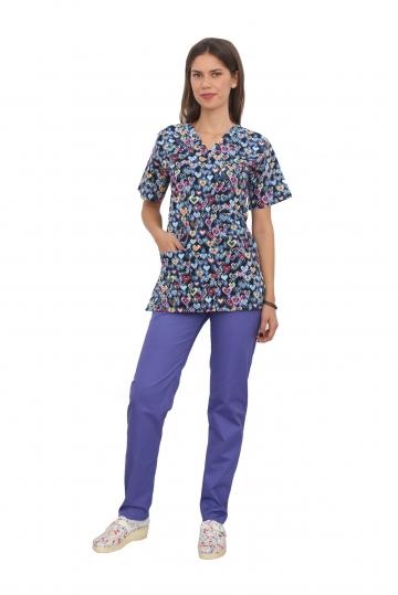 Costum medical Hearts, cu bluza cu imprimeu si pantaloni mov