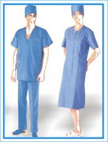 Costum medical cu boneta