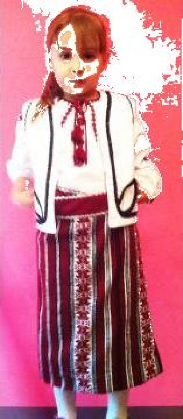 Costum national fata