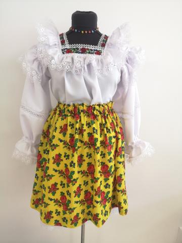 Costum popular pentru doamne si domnisoare de Maramures