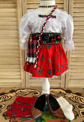 Costum popular pentru fetite de Maramures pentru botez
