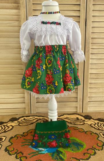 Costum popular pentru fetite de Maramures