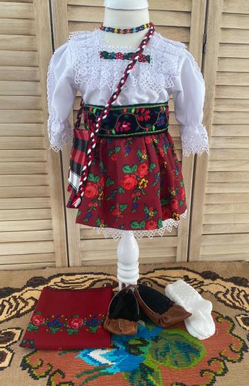Costum popular pentru o fetita de Maramures