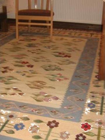 Covoare si carpete oltenesti, costume populare