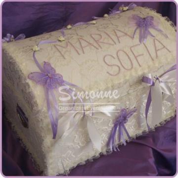 Cufar trusou botez bebe ivoire, lila cu fluturi