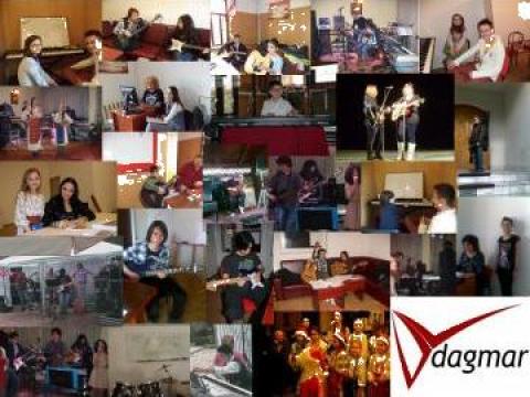 Cursuri dans, canto si instrument (chitara, pian, vioara)