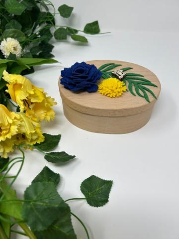 Cutie de bijuterii fina si eleganta cu flori de fetru