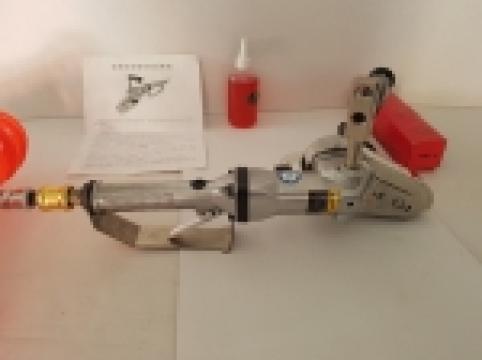 Dispozitiv pneumatic de debavurat dupa stantare