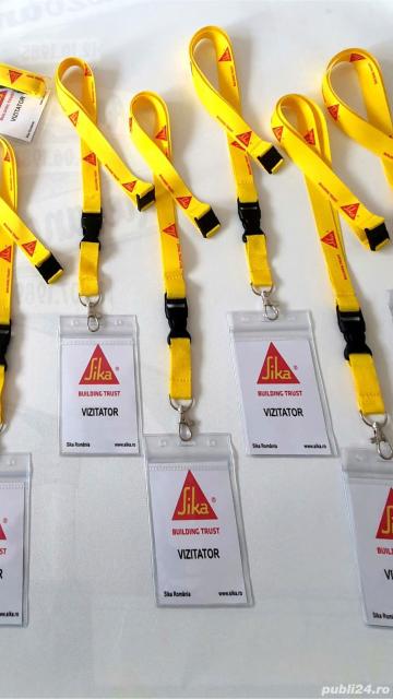 Ecuson vertical cu lanyard