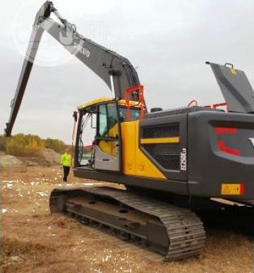 Excavator cu brat lung Volvo