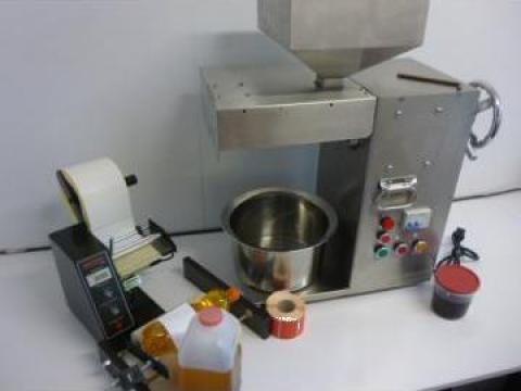 Extractor universal, presa ulei cu presare la rece