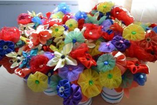 Flori cocarde din material textil