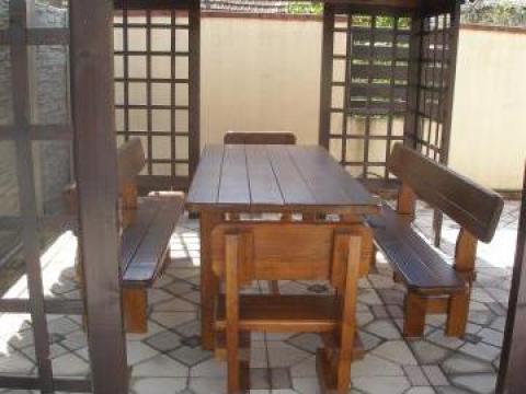 Foisor de gradina cu jardiniera si mobilier de gradina