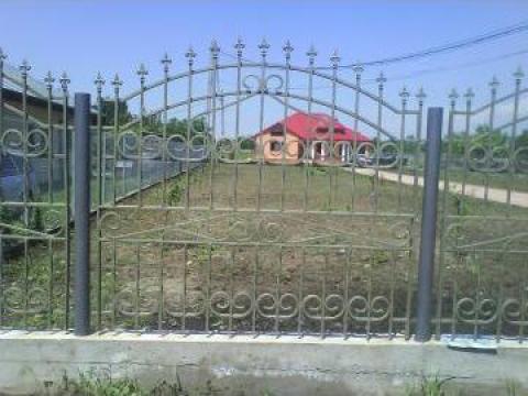 Garduri metalice cu bordura de beton