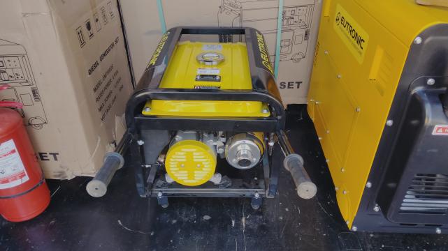 Generator mobil 3Kw 220v benzina EM3800