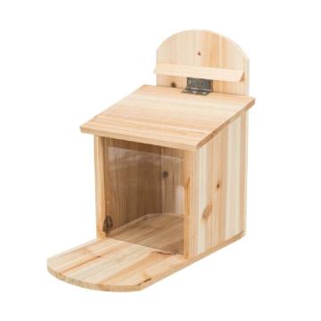 Hranitor Trixie - casuta din pin pentru veverite