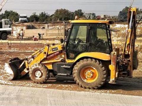 Inchiriere buldoexcavator JCB 3cx