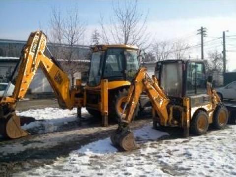 Inchiriere buldoexcavator JCB cu picon si cupa