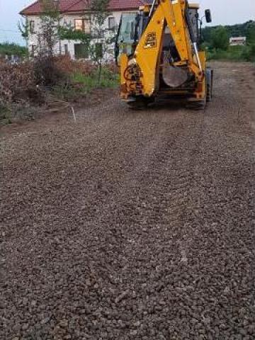 Inchiriere buldoexcavator cu picon pentru demolari