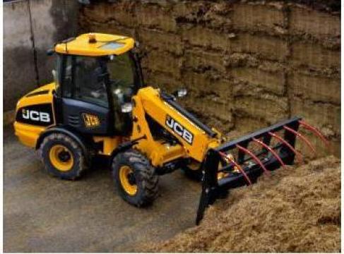 Inchiriere incarcatoare frontale cu brat fix si rotativ JCB