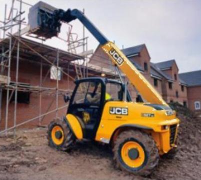 Inchiriere incarcator cu brat telescopic JCB