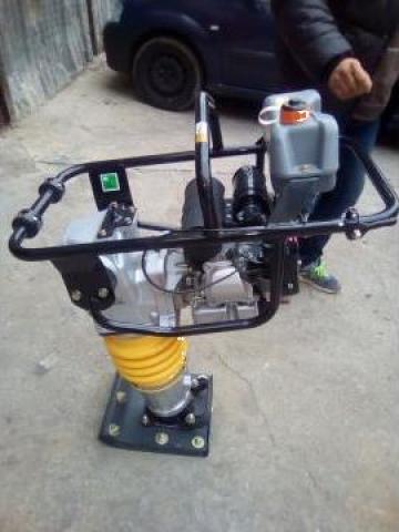 Inchiriere mai compactor motor Honda