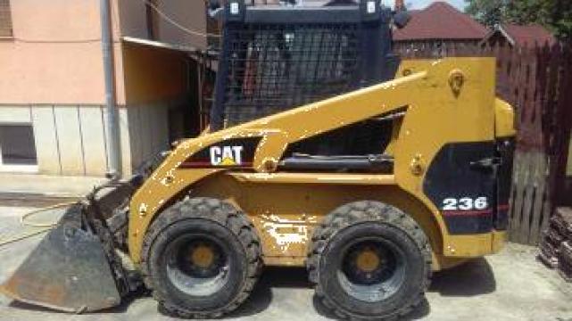 Inchiriere mini incarcator frontal CAT 236 cu operator