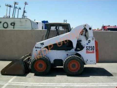 Inchiriere miniincarcator Bobcat S250