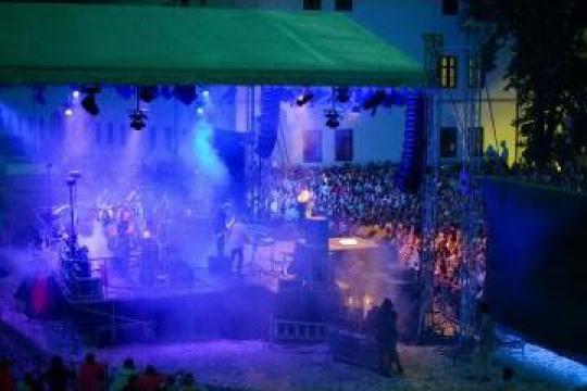 Inchiriere scena mare pentru concerte si evenimente