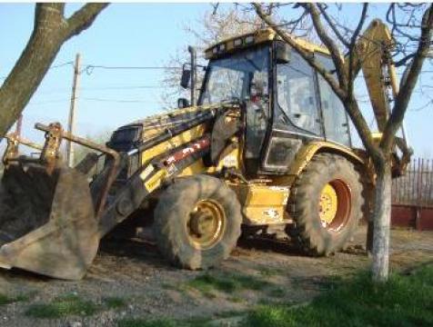 Inchiriere utilaj buldoexcavator caterpillar