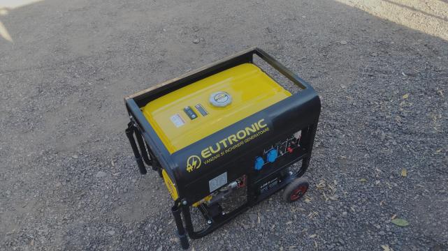 Inchirieri generatoare mobile 6Kw 220v