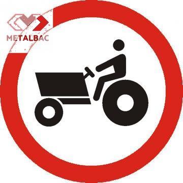 Indicator accesul interzis tractoarelor si masinilor auto